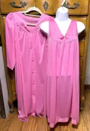 Vanity Fair Exquisite Form Rose Pink Medium Sleeveless Gown & Robe Sleepwear NWT