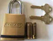 SCHLAGE PADLOCK with Everest Primus Full Size removable core cylinder (FSIC)