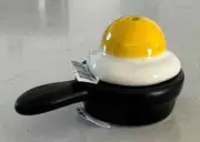 New Unique Stacked Fried Egg on a Frying Pan Mini Salt & Pepper Shaker Set!