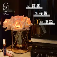 在飛比找PChome24h購物優惠-【愛莯】6 朵玫瑰花LED夜燈菱形玻璃花瓶系列(附贈USB充