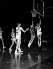 Al Bianchi Of The Syracuse Nationals Shoots 1960S Old Basketball Photo 1