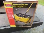 Rubbermaid Commercial Microfiber Press Wring Mop Bucket W/ Lid Q930 - Up to 18"