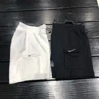 在飛比找Yahoo!奇摩拍賣優惠-現貨熱銷-NIKE NSW SHORTS 黑色 立體銀勾 標