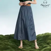 在飛比找momo購物網優惠-【OUWEY 歐薇】春日度假感排釦條紋造型長裙(深藍色；S-