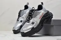 在飛比找Yahoo!奇摩拍賣優惠-世家老爹鞋Balenciaga Triple-S Sneak