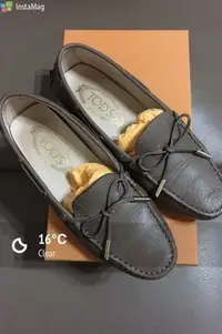 在飛比找Yahoo!奇摩拍賣優惠-義大利精品 TOD'S TODS 柔軟真皮平底鞋 豆豆鞋 女