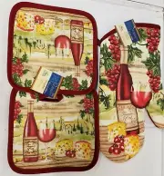 3pc Printed Set:2 POT HOLDERS & 1 OVEN MITT, WINE & GRAPES, 1 BOTTLE & GLASS, GR