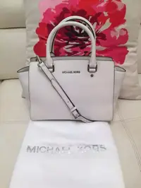 在飛比找旋轉拍賣優惠-【全新正貨私家珍藏】Michael Kors Medium 