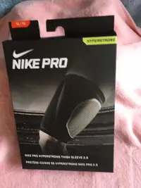 在飛比找Yahoo!奇摩拍賣優惠-NIKE PRO COMBAT 大腿護套 2.0(黑白) 按