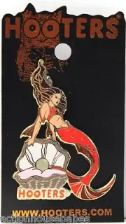 HOOTERS RED-FINNED MERMAID GIRL CLAM SHELL PEARL JEWEL OF SEA OCEAN LAPEL PIN