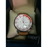 在飛比找蝦皮購物優惠-MOMENT帥氣三眼日期可顯示仿皮雙色錶帶男款手錶