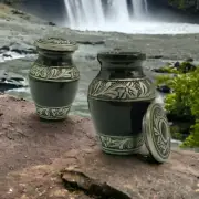 Small Urns Mini urn Cremation Urn in Blac with Velvet Box Urn for Pet or humans