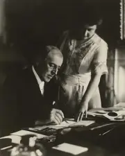 PRESIDENT WOODROW WILSON AT DESK WITH WIFE EDITH 8x10 GLOSSY PHOTO PRINT