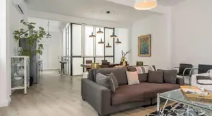 Modern Stylish & Spacious Flat in heart of Seville