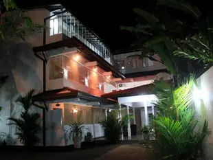 泰魯沙假日旅館Tharusha Holiday Inn