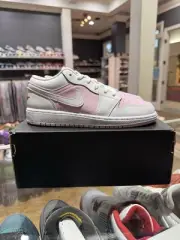 Big Kid's Jordan 1 Low Pink Foam/White-Fire Red (553560 608) 4.5y