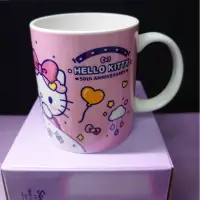 在飛比找蝦皮購物優惠-[全新] Hello Kitty 50週年馬克杯 (原餅乾禮