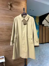 在飛比找Yahoo!奇摩拍賣優惠-Burberry博柏利男士蜜色風衣兩件套外套
