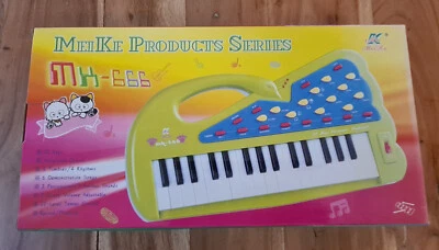 Vintage 90s Electronic Keyboards/32 keys battery operated NOS UNTESTED