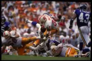 Running back Errict Rhett Tampa Bay Buccaneers is tripped-up wh- 1995 Old Photo