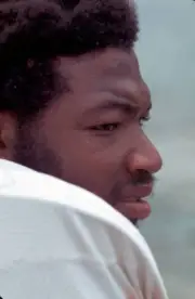 Defensive Lineman Lee Roy Selmon Of The Tampa Bay Buccaneers Nfl 1976 OLD PHOTO