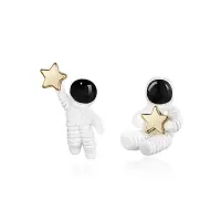 在飛比找蝦皮購物優惠-時尚有趣的外太空宇航員耳釘女士採摘星星不對稱耳環派對首飾