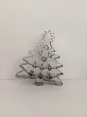 New Williams Sonoma Large 8 inch Metal Christmas Tree Cookie Cutter With Tags