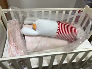 賣PUKP 藍色企鵝 白色嬰兒床 高雄鳳山面交 價格可議價
