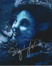 SIGOURNY WEAVER In AVATAR : THE WAY OF WATER Hand signed 8x10 photo COA Photo B