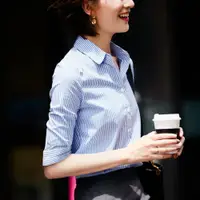 在飛比找ETMall東森購物網優惠-夏天藍白豎條紋寬松七分袖襯衫