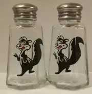 Nice Set of 2 Pepe Le Pew Salt & Pepper Shakers