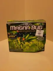 Magna Bug MANTIS with Light Up Eyes Insect NIB 2006 Mega 28332