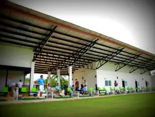 棕櫚高爾夫球場及度假村Palm Driving Range & Resort