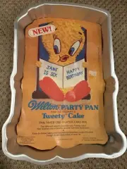 1979 Vintage Tweety Bird Metal Wilton Cake Pan w paper Warner Bros Looney Tunes