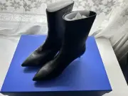 stuart weitzman black leather ankle boots 36/6