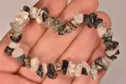 *TOURMALINE QUARTZ* Chip Bead Bracelet19g Elastic Tourmalinated Healing Crystal