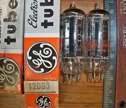 2 Strong Matched NOS GE Black Plate O Getter 12DB5 Tubes