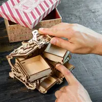 在飛比找蝦皮購物優惠-烏克蘭UGEARS 古董首飾盒機械木質拼裝模型手工DIY七夕