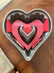 Nordic Ware Elegant Heart Bundt Pan **NEW**