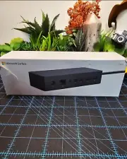 microsoft surface dock 2018 x19-30485-05 New Sealed Messed Up Retail Box