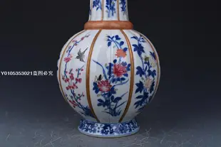 清乾隆粉彩花卉紋瓜棱瓶    32×18公分60000R-17860R