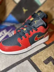 Air Jordan 1 Low Size 6.5 Youth 8 Women’s