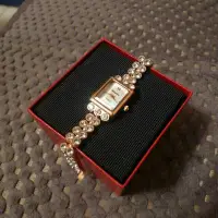 在飛比找Yahoo!奇摩拍賣優惠-全新正品Weniden威妮登質感玫瑰金女士鑲鑽手錶 日本星辰