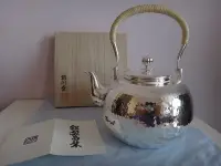 在飛比找Yahoo!奇摩拍賣優惠-日本銀川堂  純銀壺  重約1065公克  容量約1800c