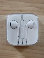 Original Apple Corded Ear Buds Headphone Plug White iPad/iPod Touch/iPhone - NEW