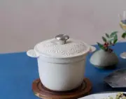 Le Creuset Cast Iron Pot Cocotte Every 18 Wagara Brioche Japanese Pattern 2L
