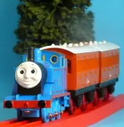 HORNBY THOMAS THE TANK ENGINE, ANNIE AND CLARABEL BATTERY POWERED + PULL ALONG