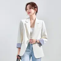 在飛比找蝦皮購物優惠-韓版女西裝白色西裝外套女春裝新款時尚設計感小眾休閒後開叉小西