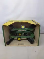 1/16 Ertl John Deere 220 Center Fold Disk in box