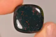 *BLOODSTONE* Tumbled Stone 2.5cm 22.7g Healing Crystal COURAGE STRENGTH